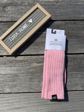 Alo Yoga Unisex Scrunch Socks Sweet Pink Size Medium NWT Crew Slouch Socks